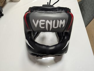 Casco de boxeo Venum Elite Iron