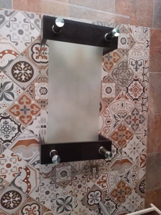 Mesa baja de comedor de cristal y madera