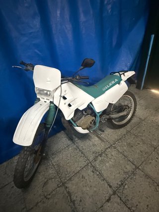 Gilera Enduro Moto Blanca y Verde