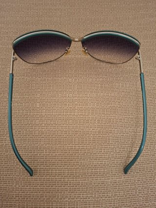 Occhiali da sole a farfalla viola e teal