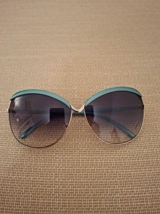 Occhiali da sole a farfalla viola e teal