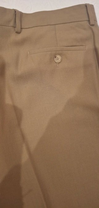 Pantalón de pinzas camel talla 46