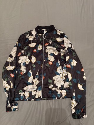 Chaqueta bomber floral verano