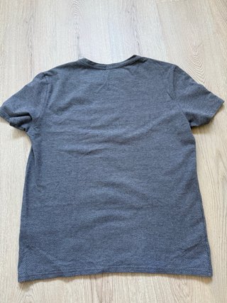 Camiseta gris de Adolfo Domínguez