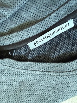 Camiseta gris de Adolfo Domínguez
