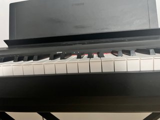 Piano nero Yamaha 180 tasti con pedale