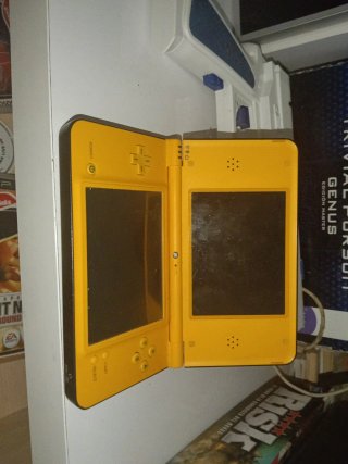 Nintendo DS XL Amarilla