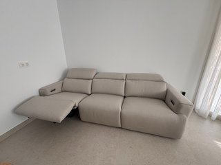 Sofá Pedro Ortiz eléctrico beige