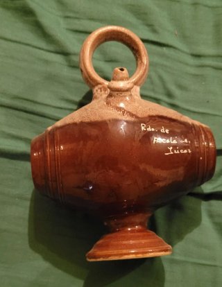 Botijo de cerámica decorativo