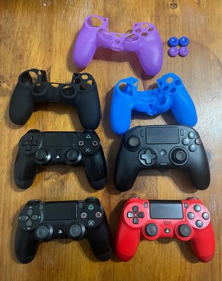 Pack: Ps4 Pro 1TB Negra + Accesorios + 4 Mandos