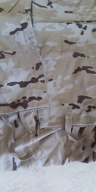 Uniforme arido pixelado 2N