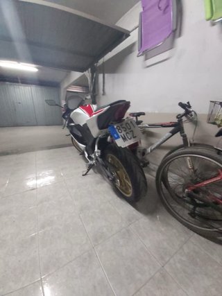Yamaha R15 Sportbike Roja y Blanca