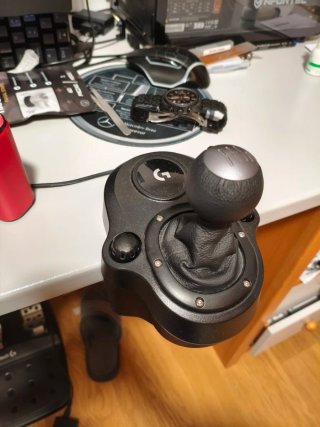 Volante Logitech G29 con Pedales y Shifter