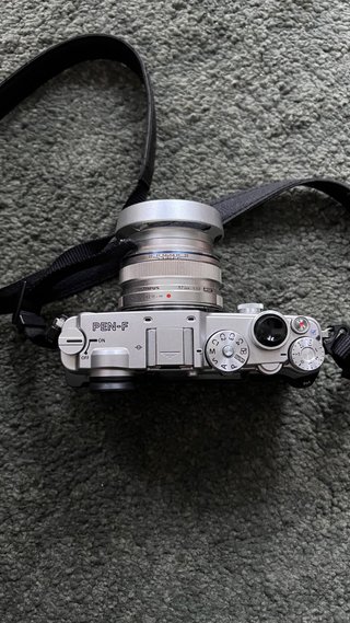 Olympus PEN F Cámara Plata y Negra