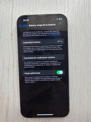 iPhone 14 Blanco con 10 fundas incluidas!