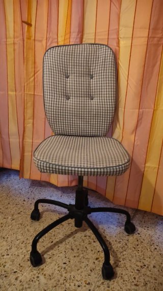 Silla de oficina con ruedas