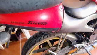 Moto Deportiva Roja y Negra