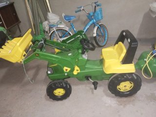 Tractor con remolque y atomizador