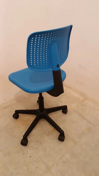 Silla infantil de escritorio azul