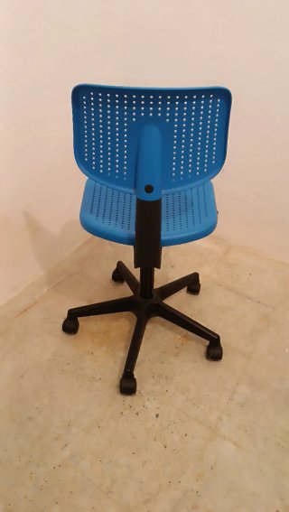Silla infantil de escritorio azul