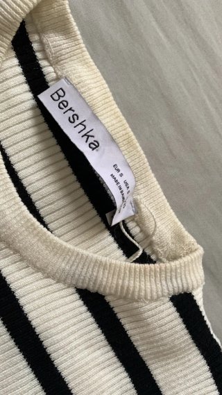 Top Bershka rayas blanco y negro Talla XS