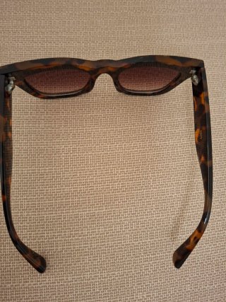 Occhiali da sole montatura acetato