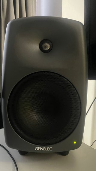 Monitor de estudio Genelec autoamplificado
