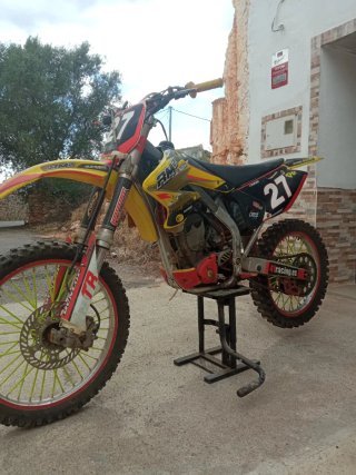 Suzuki RMZ 250cc Motocross