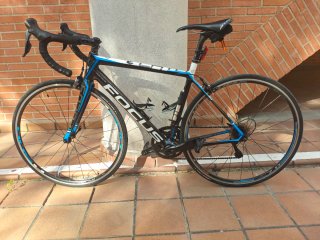 Bicicleta carretera FOCUS CAYO