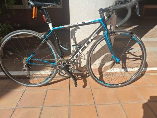 Bicicleta carretera FOCUS CAYO