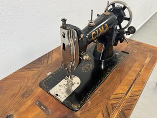 Máquina de coser Cima antigua