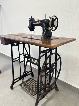 Máquina de coser Cima antigua
