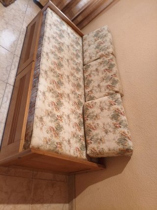 Sofá Cama Madera Maciza Floral. En perfecto estado