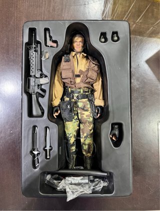 Figura Hot Toys Alan Dutch Predator 1/6