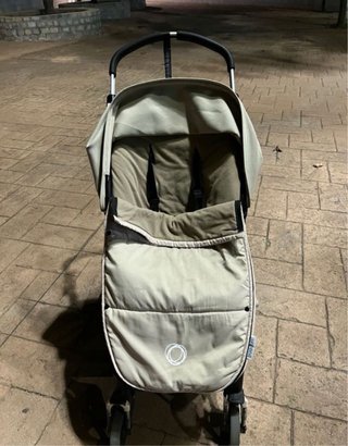 Carro Bugaboo Cameleon en color beige.
