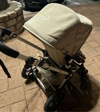 Carro Bugaboo Cameleon en color beige.