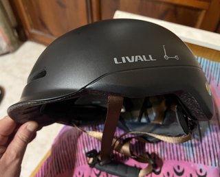 Casco patinete/bicicleta LIVALL negro