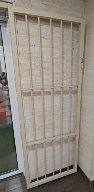Rejas de puerta metálicas