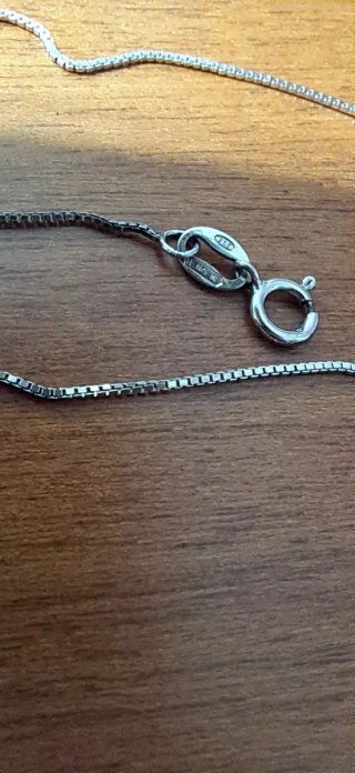 Collana con ciondolo luminoso