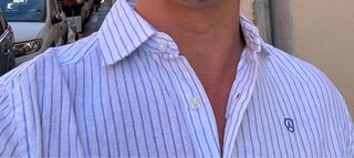 Camisa de rayas azul y blanca