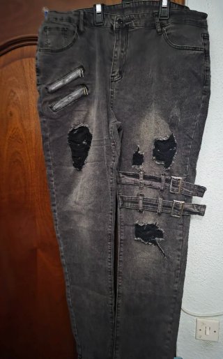 Pantalón vaquero gris desgastado