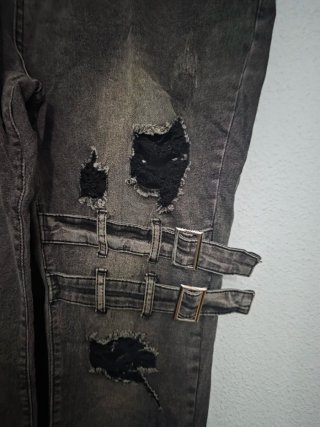 Pantalón vaquero gris desgastado