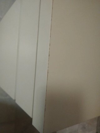 Escritorio blanco y mármol