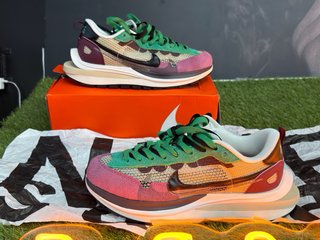 Nike Sacai Verde Púrpura