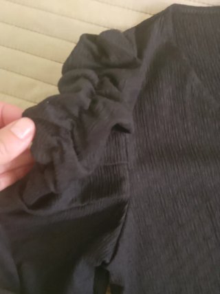 Camiseta negra mangas abullonadas