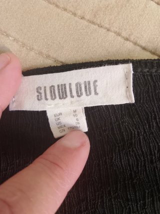 Camiseta negra mangas abullonadas
