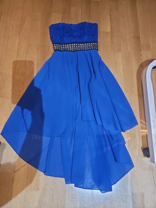 Vestido azul de fiesta con encaje