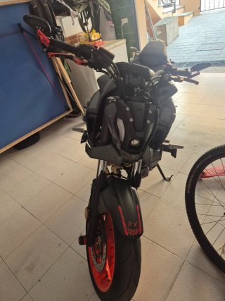 Yamaha MT-07 Gris/Rojo