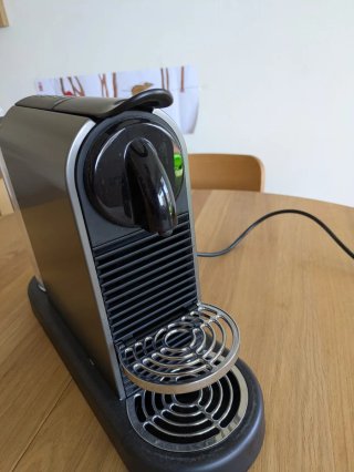 Cafetera Nespresso CitiZ Limousine como nueva!