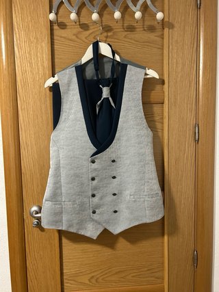 Traje de novio azul y gris
